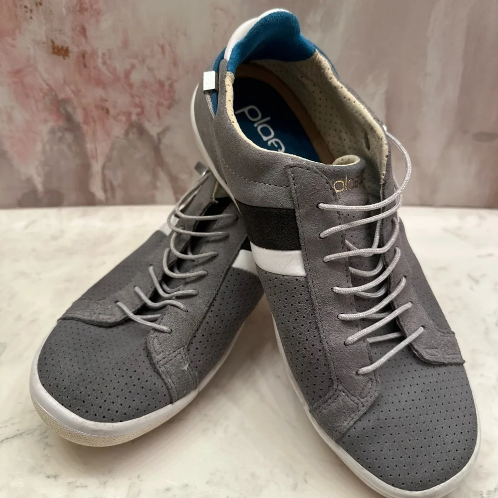 PLAE Mulberry Limestone Stay Laced Suede Sneakers Women Sz 8 Outdoor Tennis READ